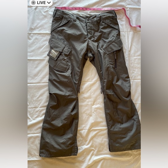 Burton Snowboarding Women’s Pant.           Size: M - Picture 3 of 9